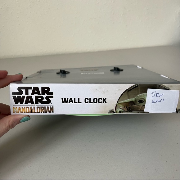 Disney Star Wars: Mandalorian: Baby Yoda 10" Round Wall Clock - Picture 4 of 4